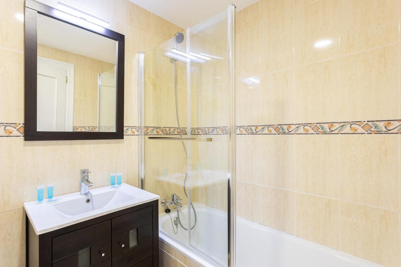 Holidays2Malaga Capuchinos French Balconies, Private Parking, Wifi & Air Con Exterior photo
